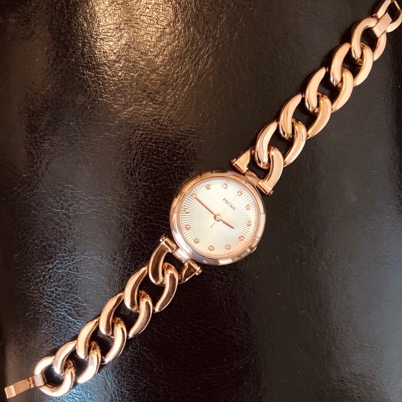 Ladies Fossil Olive Watch - Picture 3 of 3